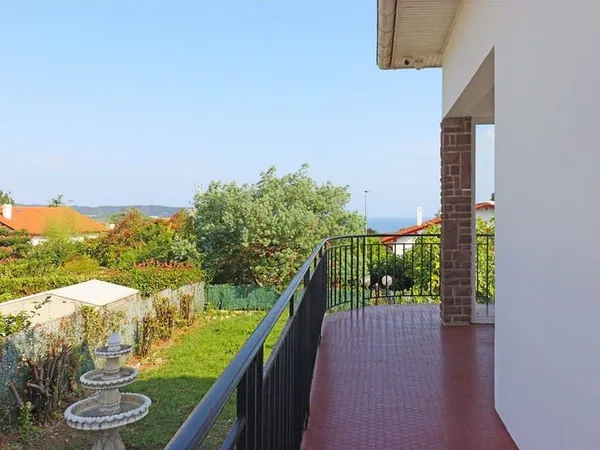 Villa 6 pièces 236 m²