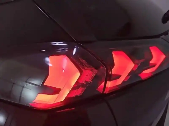 Peugeot 2008 electrique 136 ch — photo 42