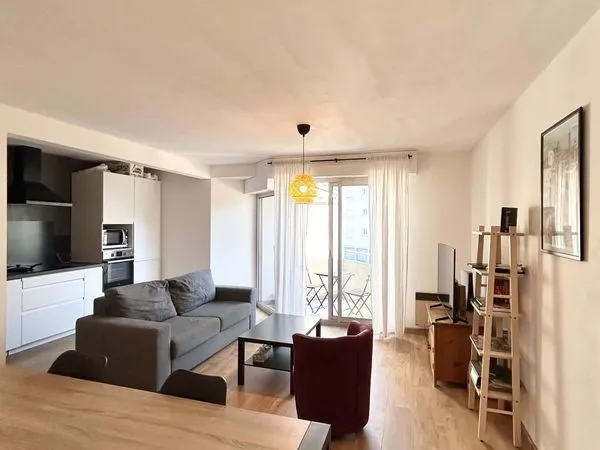 Appartement T2 Meublé - 47 m² - Rennes Francisco-Ferrer (Balcon & Parking)