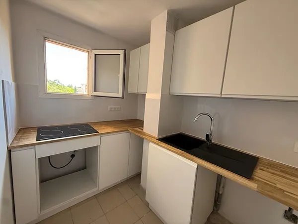2 pièces avec loggia dans résidence avec piscine et tennis