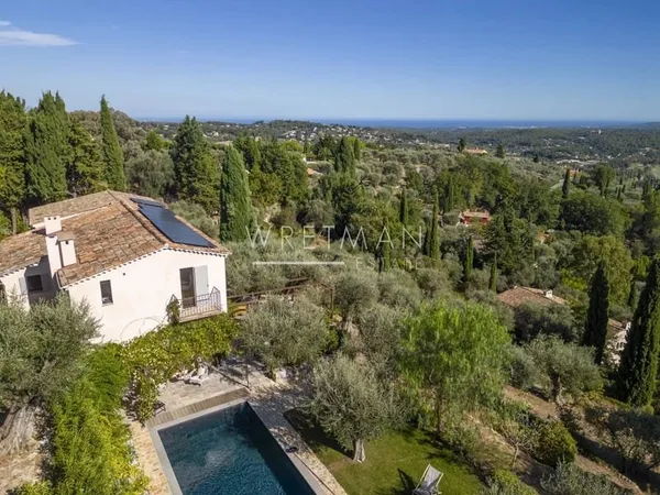 Villa dominante avec vue mer - Châteauneuf