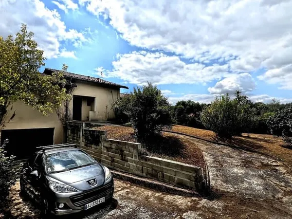La lande de fronsac - mason 130 m2 hab + ss sol semi-enterre sur 3122 m de parcelle