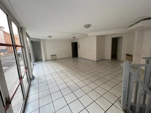 Local 93 m²