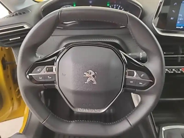 Peugeot 208 puretech 75 s&amp;s bvm5 — photo 9