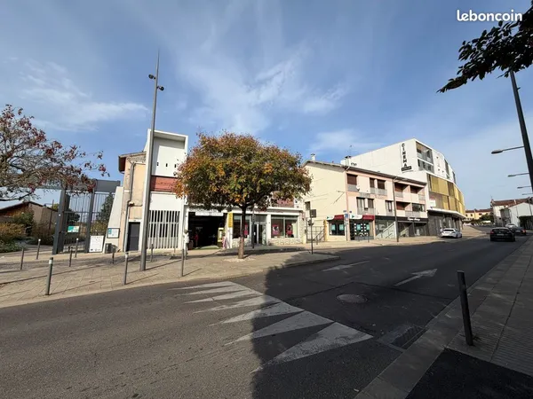 Local 101 m² Mont-de-Marsan