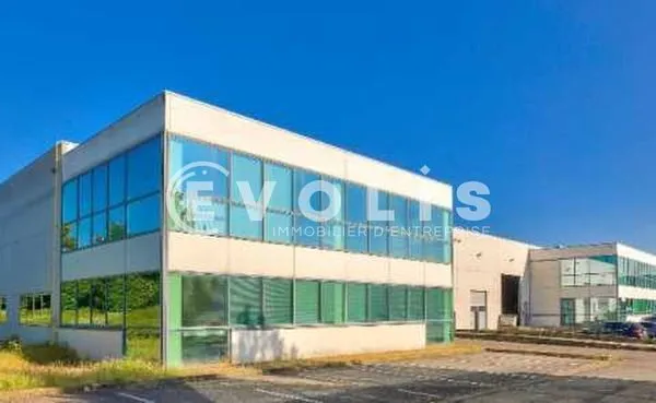 Entrepôts - A LOUER - 3 979 m² divisibles à partir de 1 313 m²