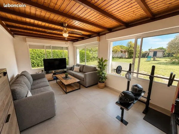 Appartement T2 entièrement rénové dans une maison avec jardin