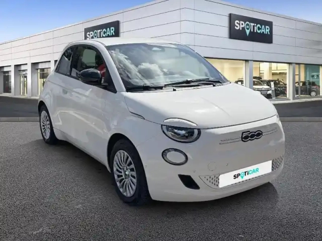 Fiat 500 3+1 e 118ch (red) my25 — photo 3