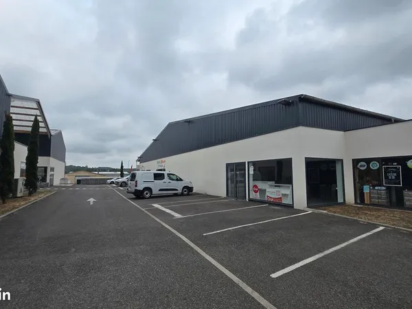 Local Professionnel 214m² dans zone commerciale "Au fil des Soarns" Orthez