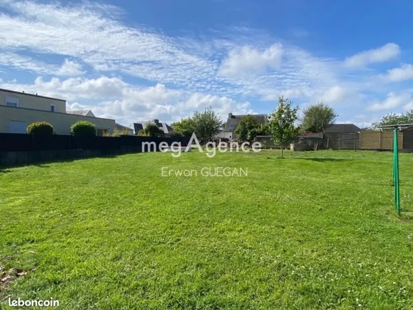 Terrain 650 m² PLUVIGNER