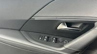 Peugeot 2008 SUV 2008 GT Puretech 130 S&S BVM6 — photo 19