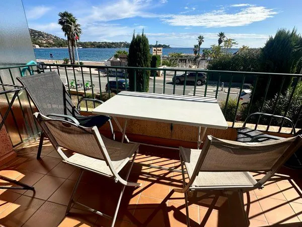 À louer d'octobre à fin juin studio front de mer à Agay