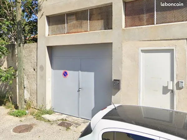 Parking privatif sécurisé 17 m² - Centre-ville d'Arles ( Croisière)