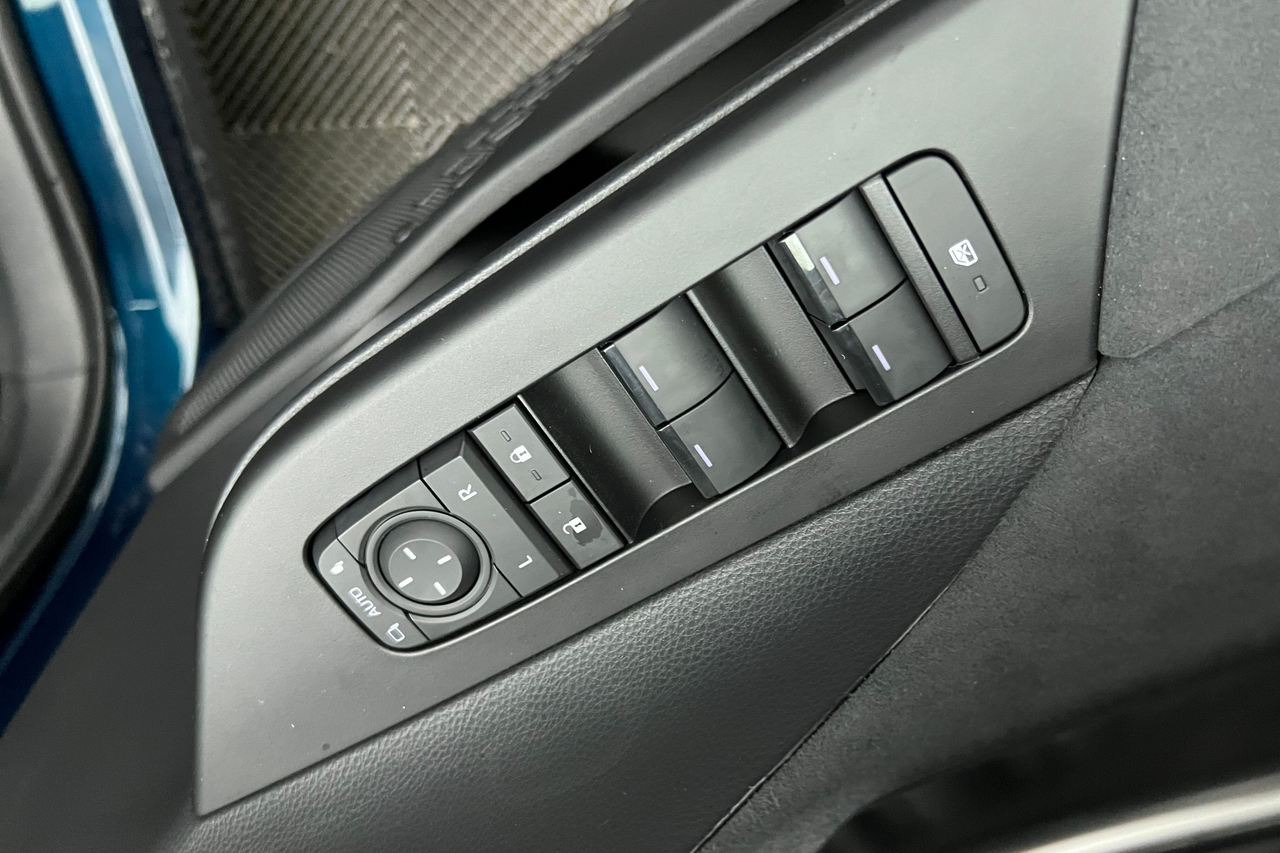 TOYOTA C-HR Hybride Rechargeable 225 — photo 15