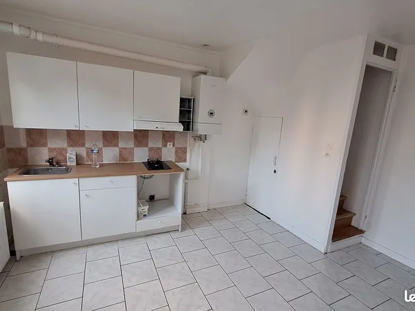 Maison 3 pièces rénovée, avec terrasse et place de parking