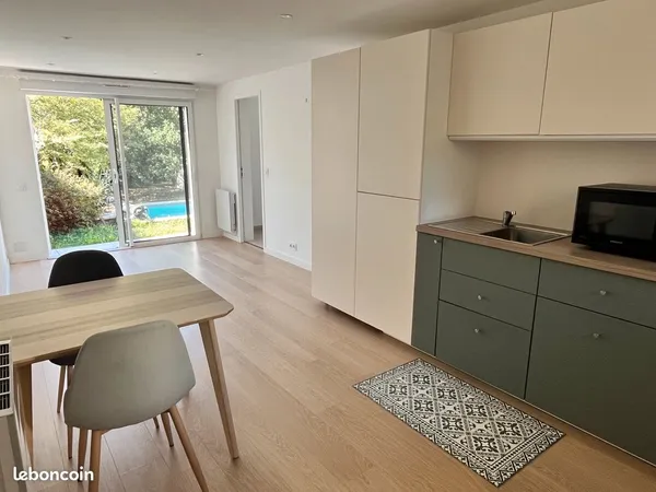 Studio meublé rénové 22 m² avec terrasse - Tassin Etoile