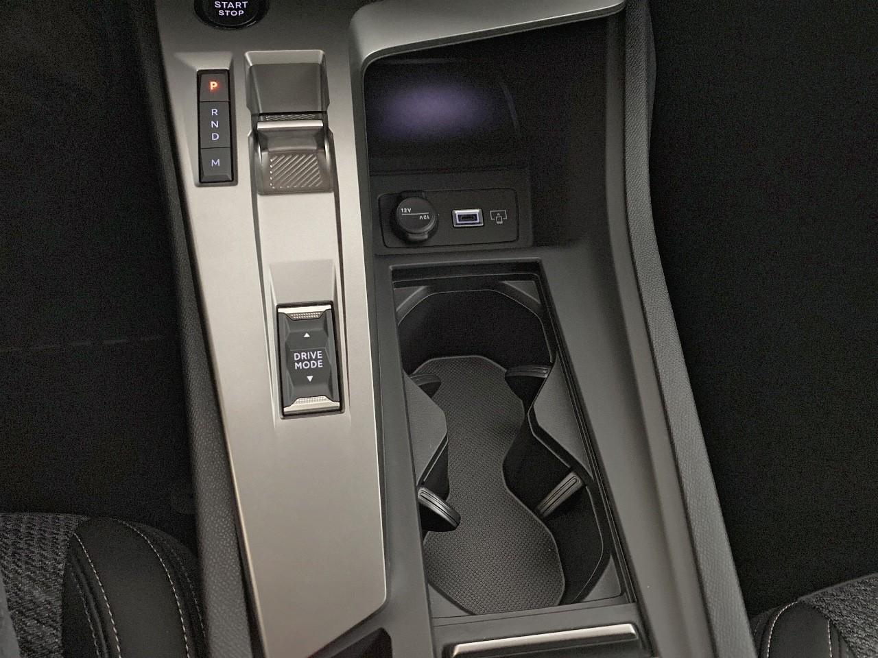 Peugeot 308 hybrid 145 e-dcs6 allure — photo 17