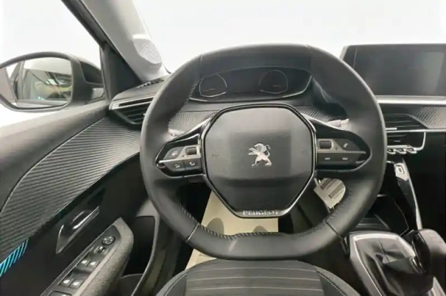 Peugeot 208 puretech 75 s&amp;s bvm5 — photo 11