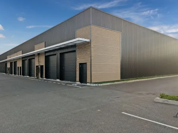Local 131 m²