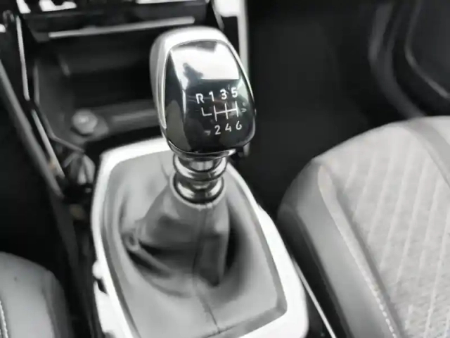 Peugeot 2008 puretech 100 s&amp;s bvm6 allure — photo 24