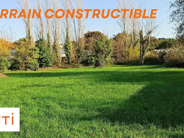 Terrain constructible à 80m de la plage