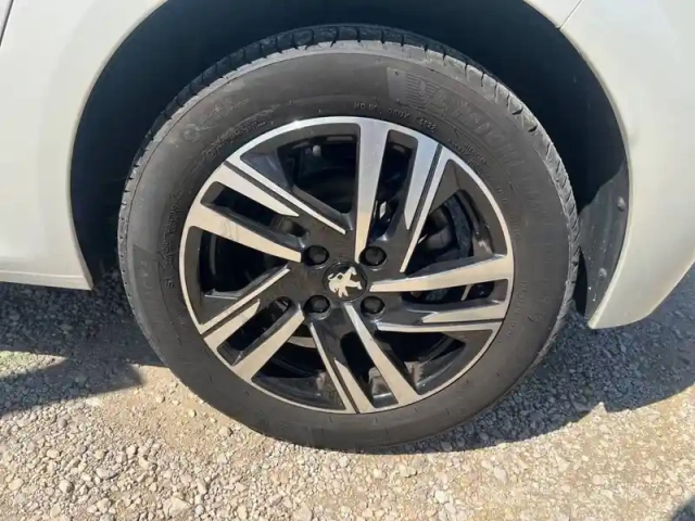 Peugeot 208 puretech 100 s&amp;s bvm6 — photo 11