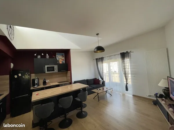 Appartement - 2 pièces - 49m² - Etage 2/2