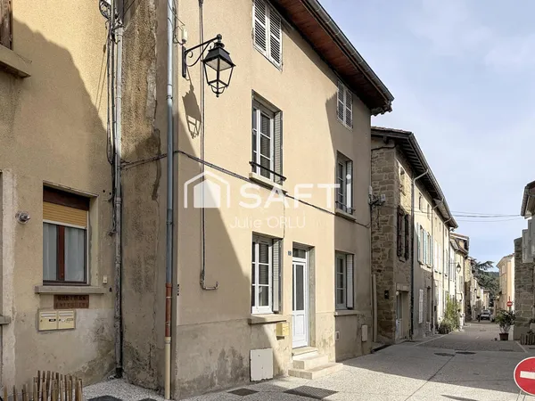 Maison mitoyenne à rénover 5 pièces.