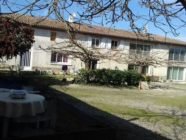 ferme avec 2 logements séparé