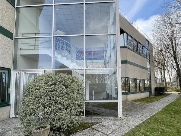 Bureau 147 m²
