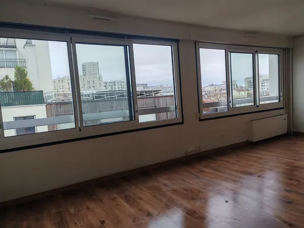 Loue grand 2 pièces de 49 m² situé près de la place de la Réunion à Paris 20ème