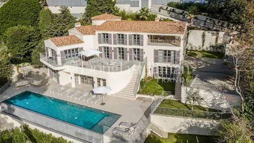 Villa 8 pièces 450 m²