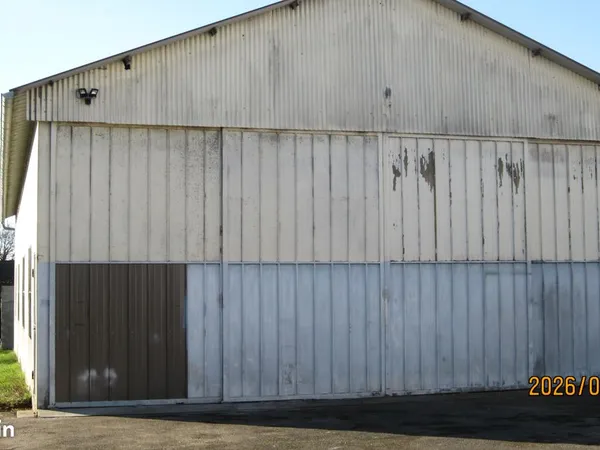 Local d’activité et entrepôt Location Saint-Julien-sur-Reyssouze  250m² 700€