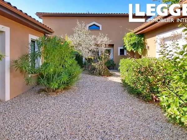 Maison d'architecte d'exception 300 m² avec piscine intérieure chauffée et patio inspiré d'Asie + gé