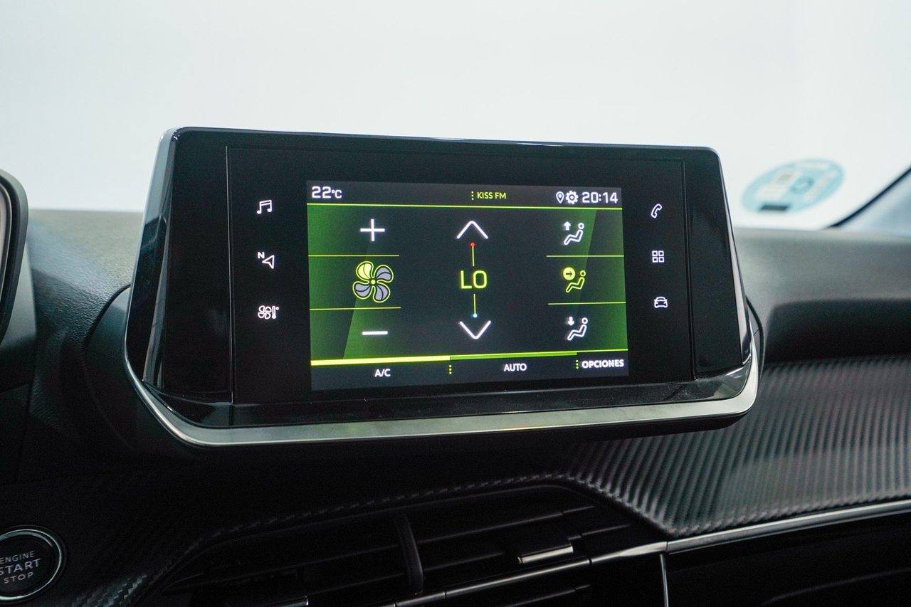 Peugeot 208 — photo 25