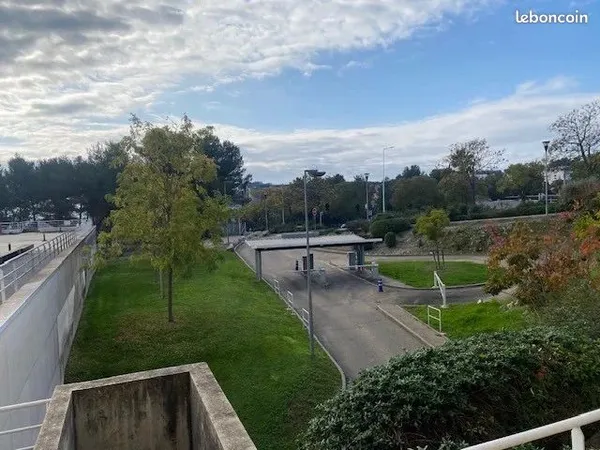 Place de parking - nîmes / secteur chu carémeau