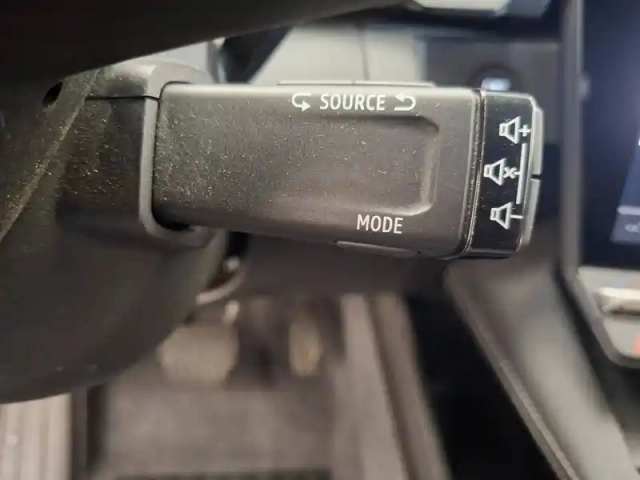 Renault Megane e-tech er ev60 130ch super charge — photo 36