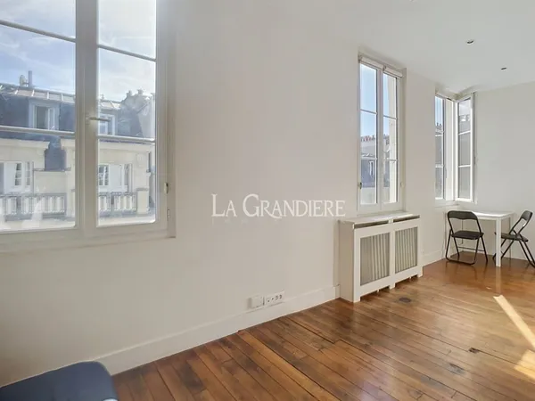 Paris 16 - Jasmin - 7ème étage sans ascenseur - Grand studio - 24,54 m2