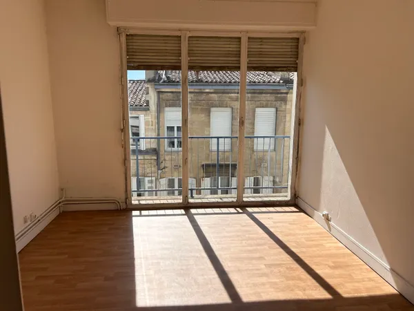 Vends appartement 55m² emplacement idéal centre ville