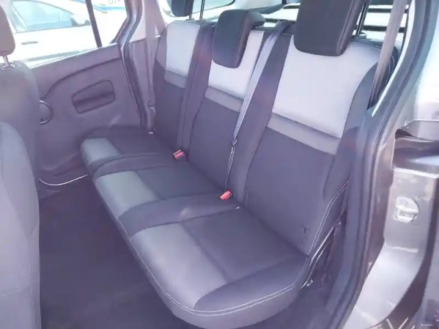 Renault Kangoo blue dci 115 — photo 12