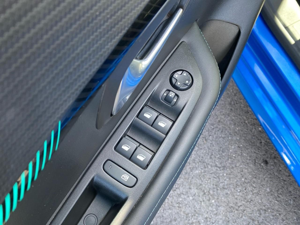 Peugeot 208 1.2 puretech 100ch s&s allure — photo 15