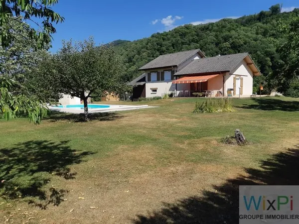 Villa grand terrain avec piscine