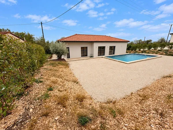 Maison neuve T4 de plain-pied avec piscine à 5 minutes au sud de CAHORS
