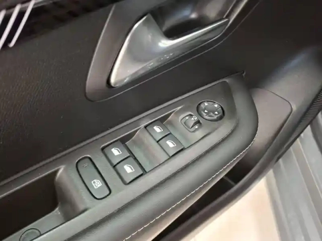 Peugeot 208 puretech 100 s&amp;s bvm6 — photo 21
