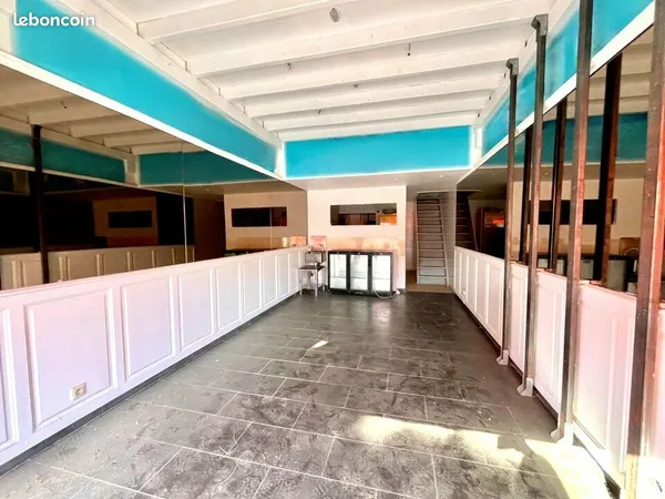 LOCAL COMMERCIAL 76 m² SAINT RAPHAEL