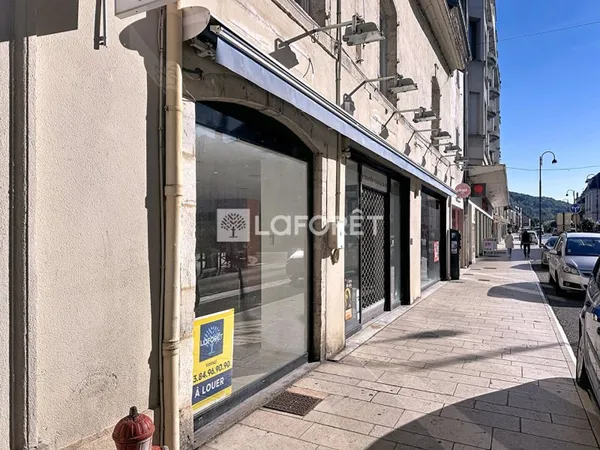 Local commercial 260 m²