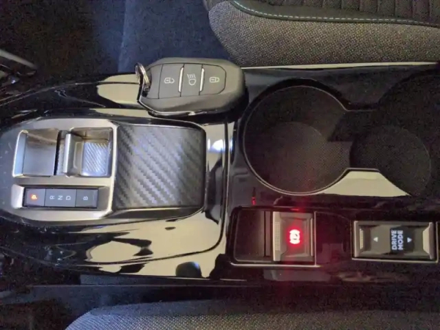 Peugeot 2008 electrique 136 ch — photo 3