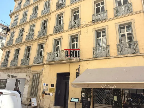 Local professionnel 106 m²