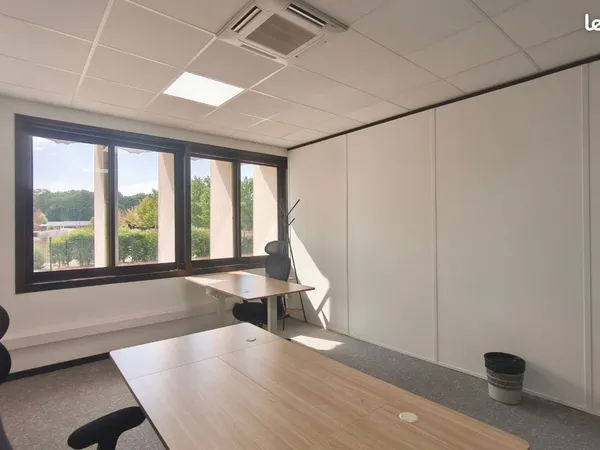 Bureau et espace de travail Location Roanne  21m² 650€