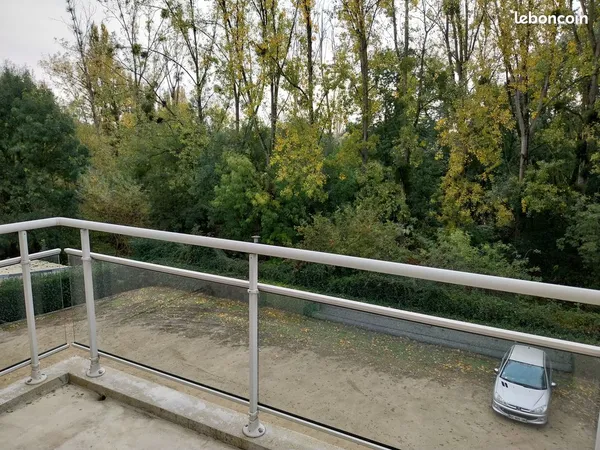 Loue T3 lumineux et calme dans résidence verdoyante
